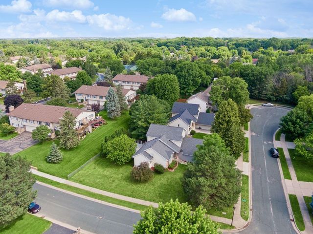 9994 Dunberry Circle, Eden Prairie, MN 55347