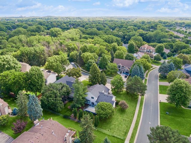 9994 Dunberry Circle, Eden Prairie, MN 55347