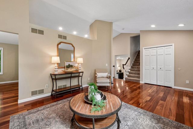 9994 Dunberry Circle, Eden Prairie, MN 55347