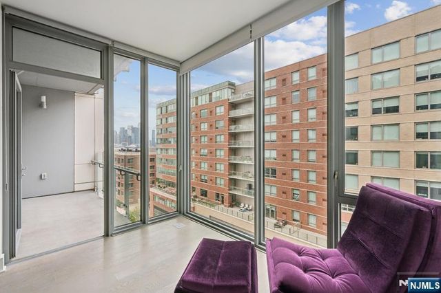 9 Ave At Port Imperial 818, West New York, NJ 07093