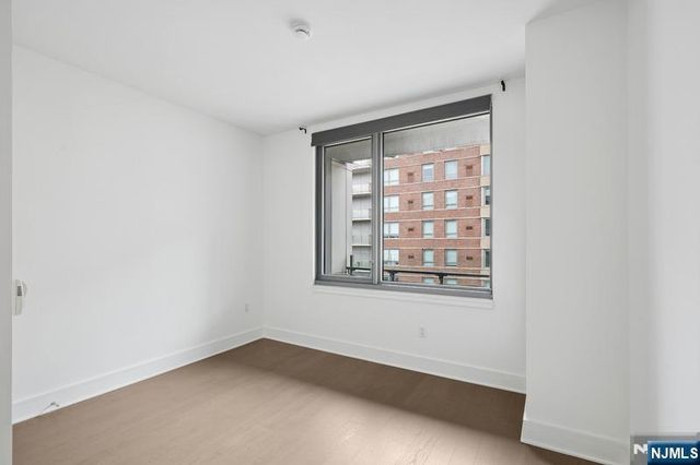 9 Ave At Port Imperial 818, West New York, NJ 07093