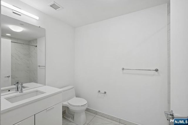 9 Ave At Port Imperial 818, West New York, NJ 07093