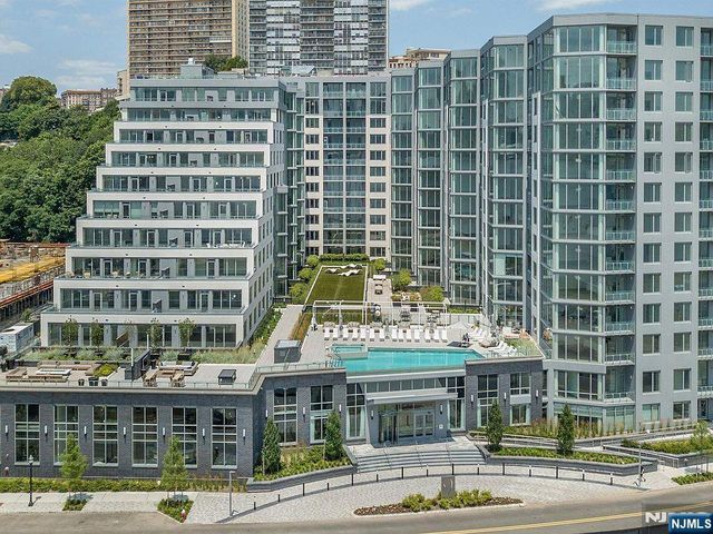 9 Ave At Port Imperial 818, West New York, NJ 07093