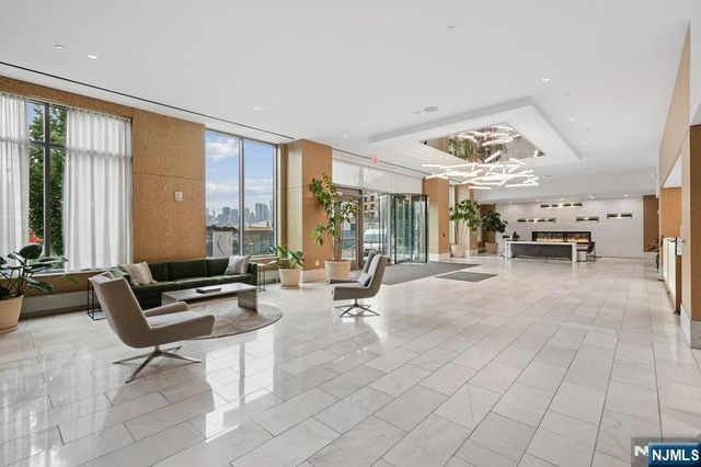 9 Ave At Port Imperial 818, West New York, NJ 07093