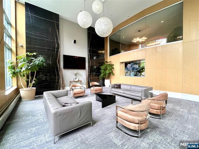 9 Ave At Port Imperial 818, West New York, NJ 07093