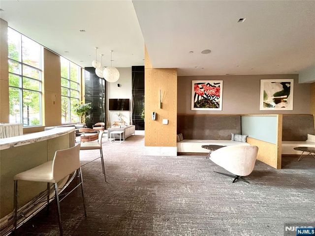 9 Ave At Port Imperial 818, West New York, NJ 07093