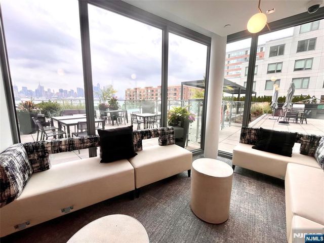 9 Ave At Port Imperial 818, West New York, NJ 07093
