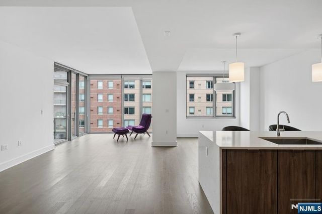 9 Ave At Port Imperial 818, West New York, NJ 07093
