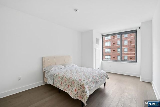 9 Ave At Port Imperial 818, West New York, NJ 07093