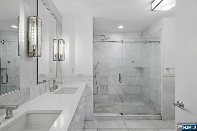 9 Ave At Port Imperial 818, West New York, NJ 07093