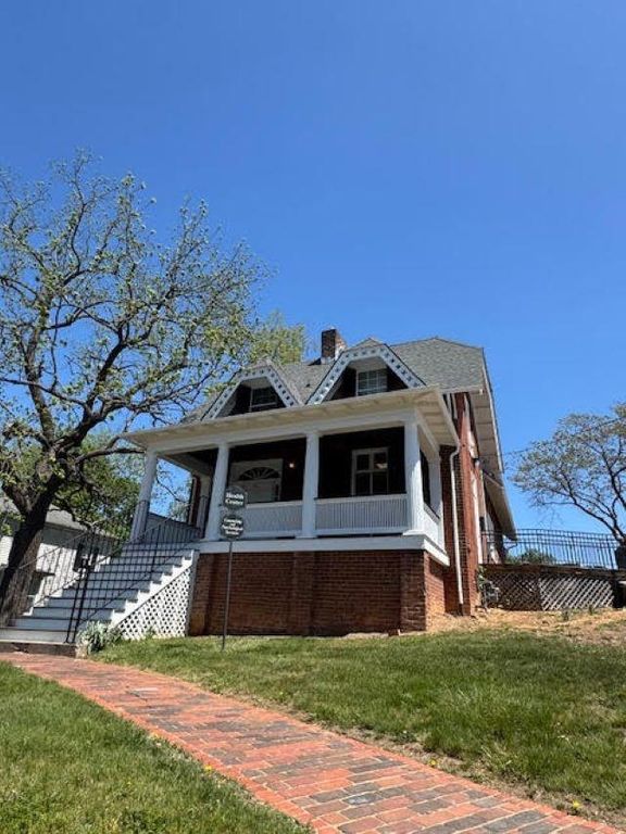 201 N MARKET ST, Staunton, VA 24401