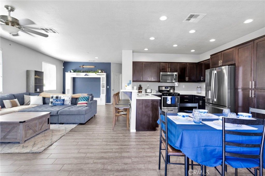 Image 17 of property listing at 8179 Taft, Oak Hills, CA 92344