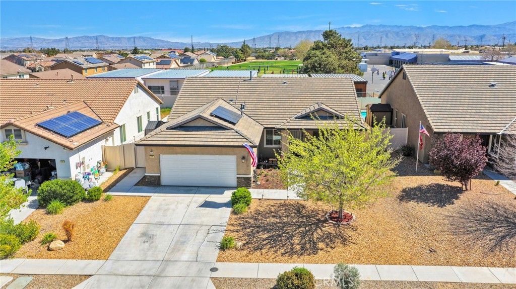 Image 2 of property listing at 8179 Taft, Oak Hills, CA 92344