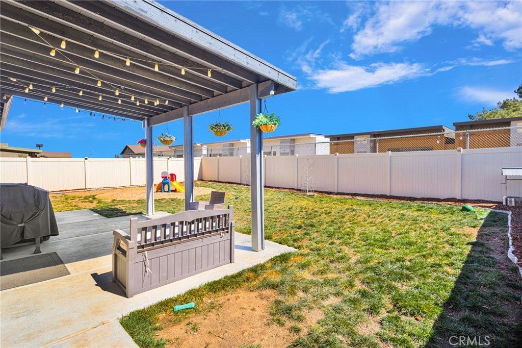 Image 37 of property listing at 8179 Taft, Oak Hills, CA 92344