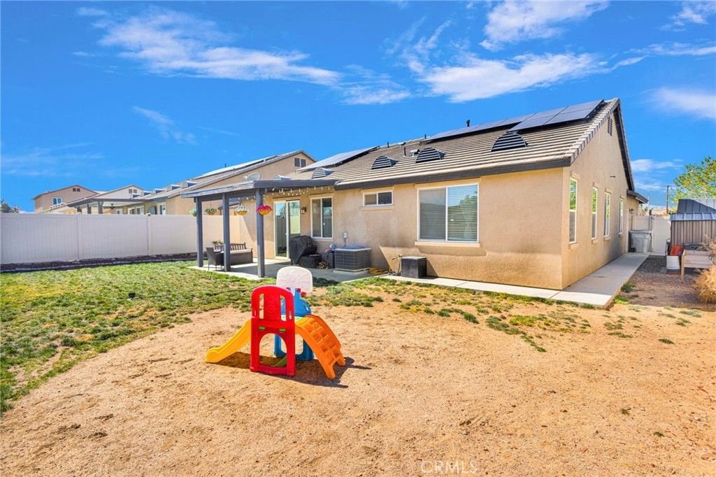 Image 40 of property listing at 8179 Taft, Oak Hills, CA 92344