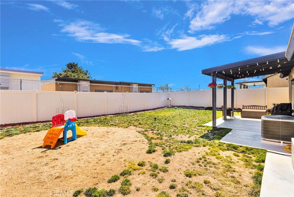 Image 41 of property listing at 8179 Taft, Oak Hills, CA 92344