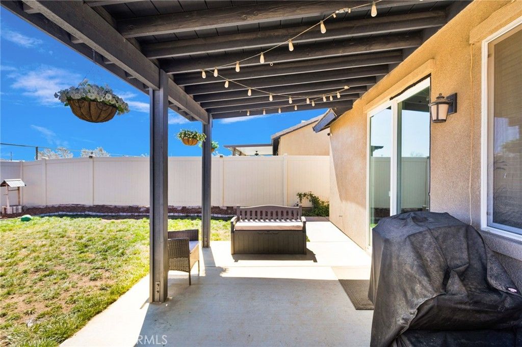 Image 42 of property listing at 8179 Taft, Oak Hills, CA 92344