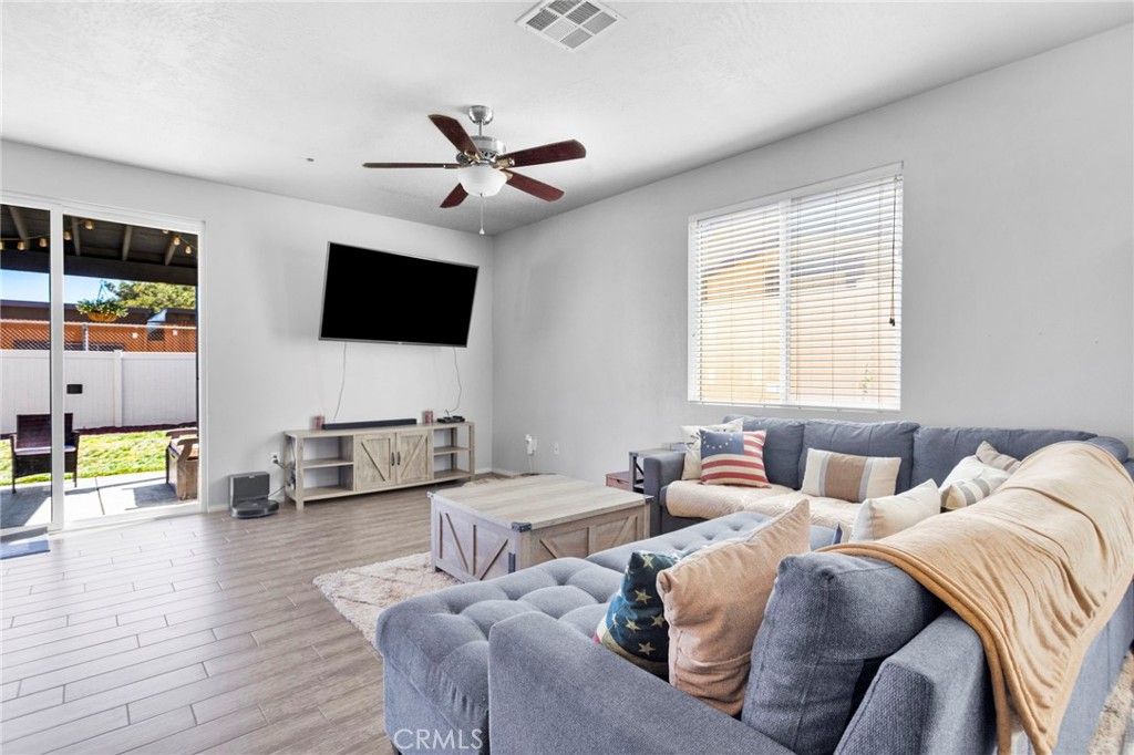 Image 9 of property listing at 8179 Taft, Oak Hills, CA 92344