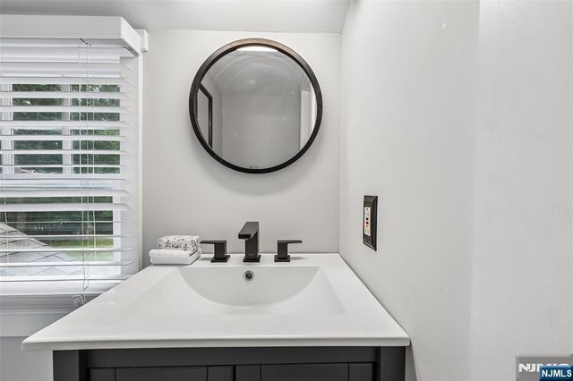 3 Madison Heights, Wyckoff, NJ 07481