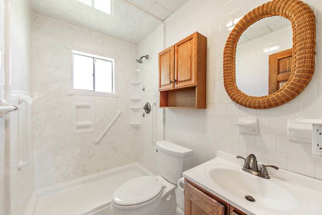 15 Tulip Dr, Gretna, LA 70053