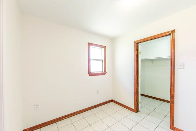 15 Tulip Dr, Gretna, LA 70053