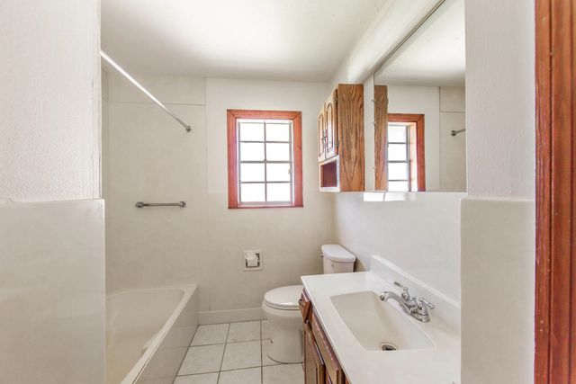 15 Tulip Dr, Gretna, LA 70053