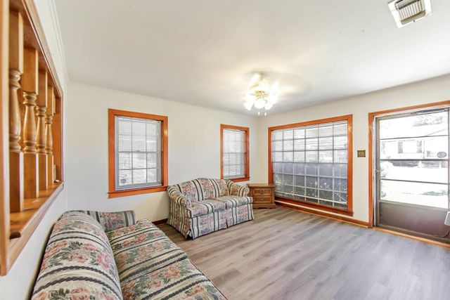 15 Tulip Dr, Gretna, LA 70053