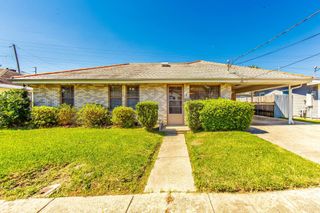 15 Tulip Dr, Gretna, LA 70053