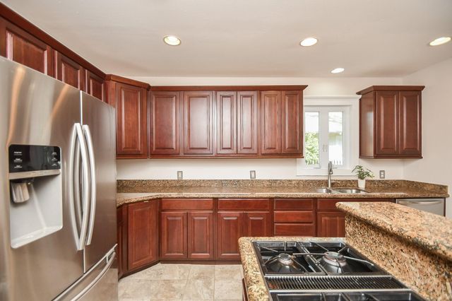 4625 Pineridge Street, Houston, TX 77009