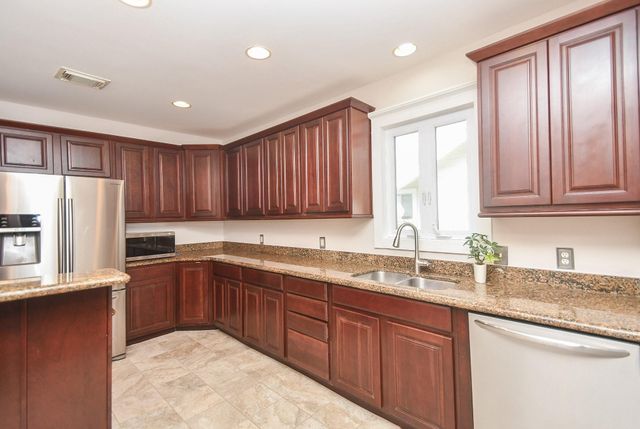 4625 Pineridge Street, Houston, TX 77009