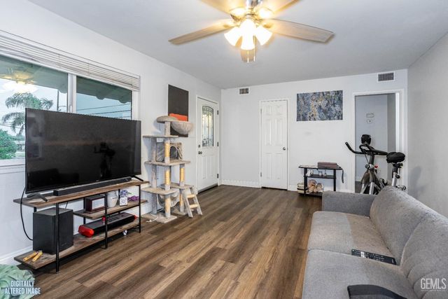 2400 Renegade Avenue, Bakersfield, CA 93306