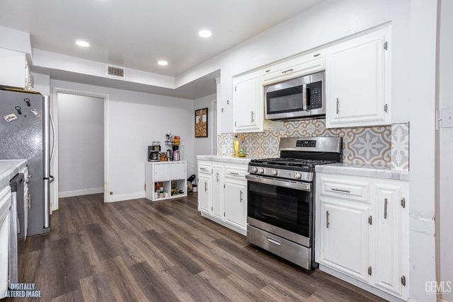 2400 Renegade Avenue, Bakersfield, CA 93306