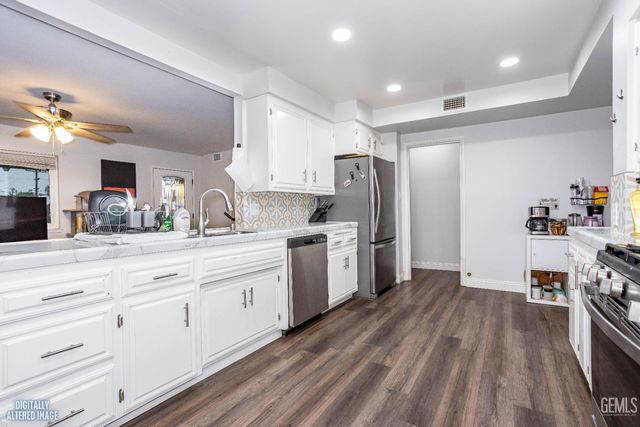 2400 Renegade Avenue, Bakersfield, CA 93306