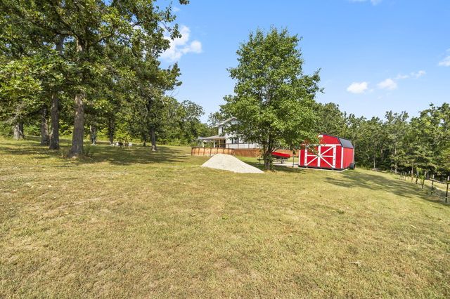 379 Lakewood Loop, Marshfield, MO 65706