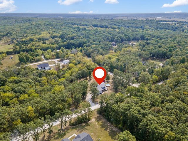 379 Lakewood Loop, Marshfield, MO 65706