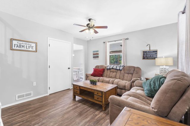 379 Lakewood Loop, Marshfield, MO 65706