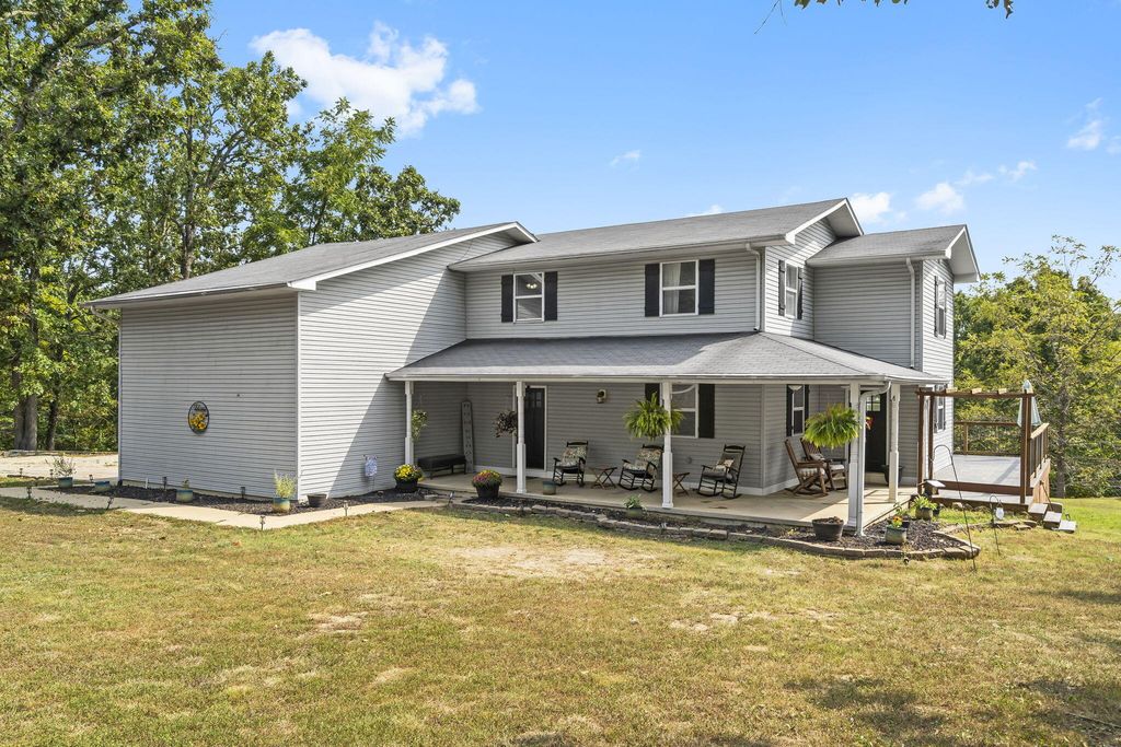 379 Lakewood Loop, Marshfield, MO 65706