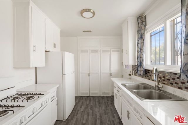 8610 S 6th Avenue, Inglewood, CA 90305
