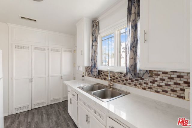 8610 S 6th Avenue, Inglewood, CA 90305
