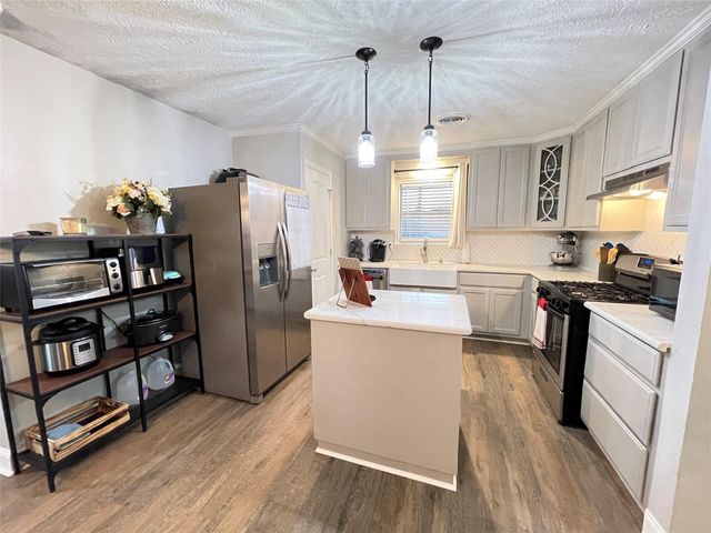 808 Dumas Drive, Bryan, TX 77803