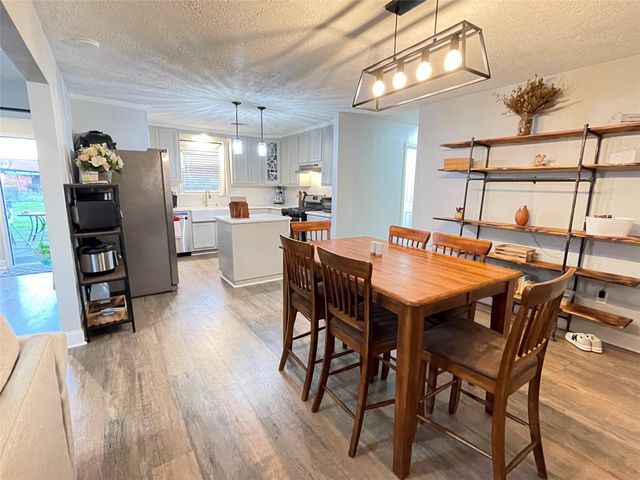 808 Dumas Drive, Bryan, TX 77803