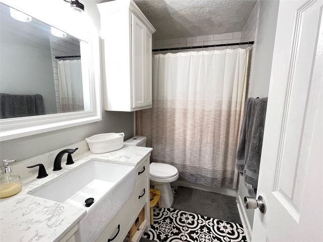 808 Dumas Drive, Bryan, TX 77803