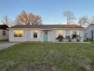 808 Dumas Drive, Bryan, TX 77803