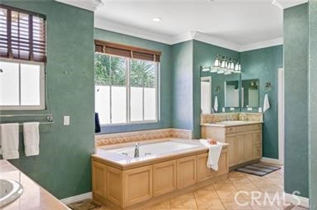 46 Snowdrop Tree, Irvine, CA 92606