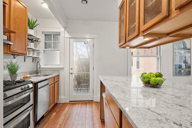 60 Crescent St. 2, Cambridge, MA 02138