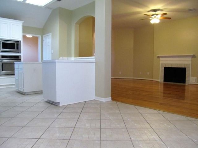 104 Laguna Pointe Drive, League City, TX 77573