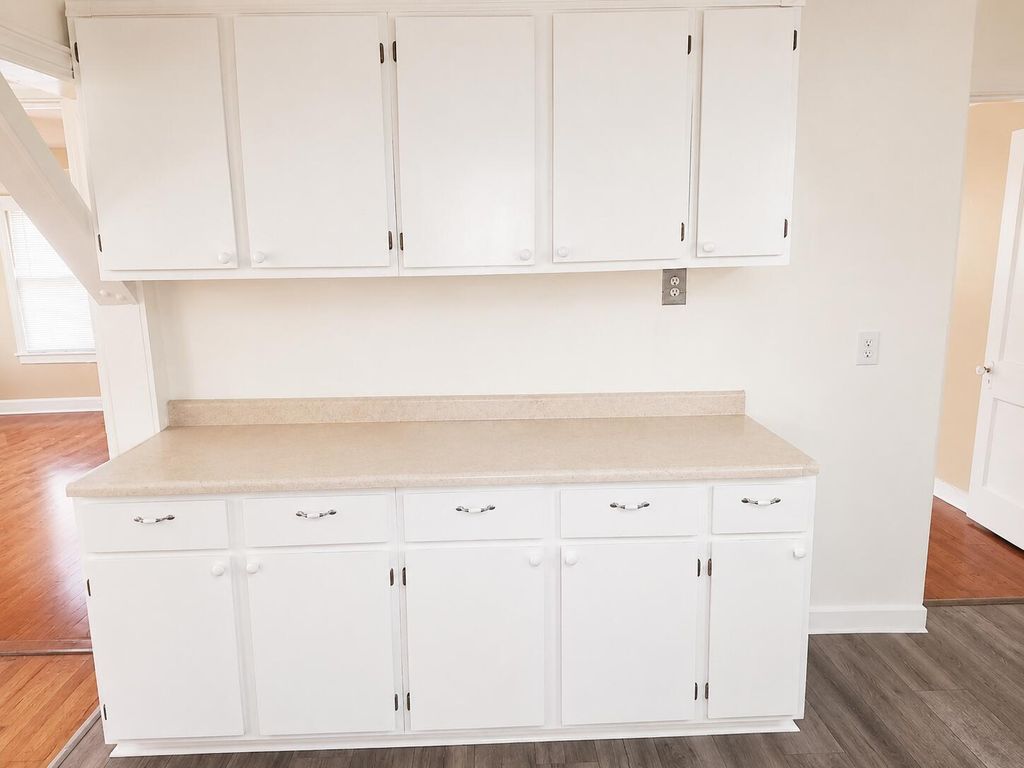 Image 4 of property listing at 1817 W Avenue J, San Angelo, TX 76901