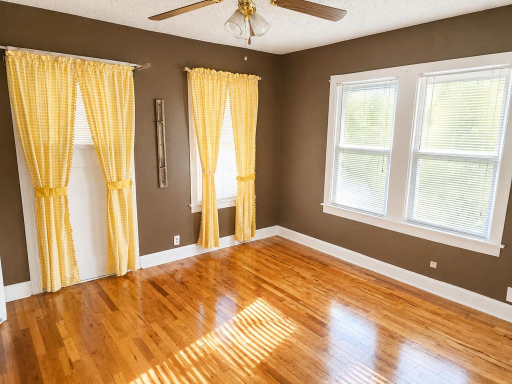 Image 8 of property listing at 1817 W Avenue J, San Angelo, TX 76901