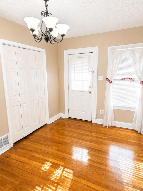 Image 9 of property listing at 1817 W Avenue J, San Angelo, TX 76901