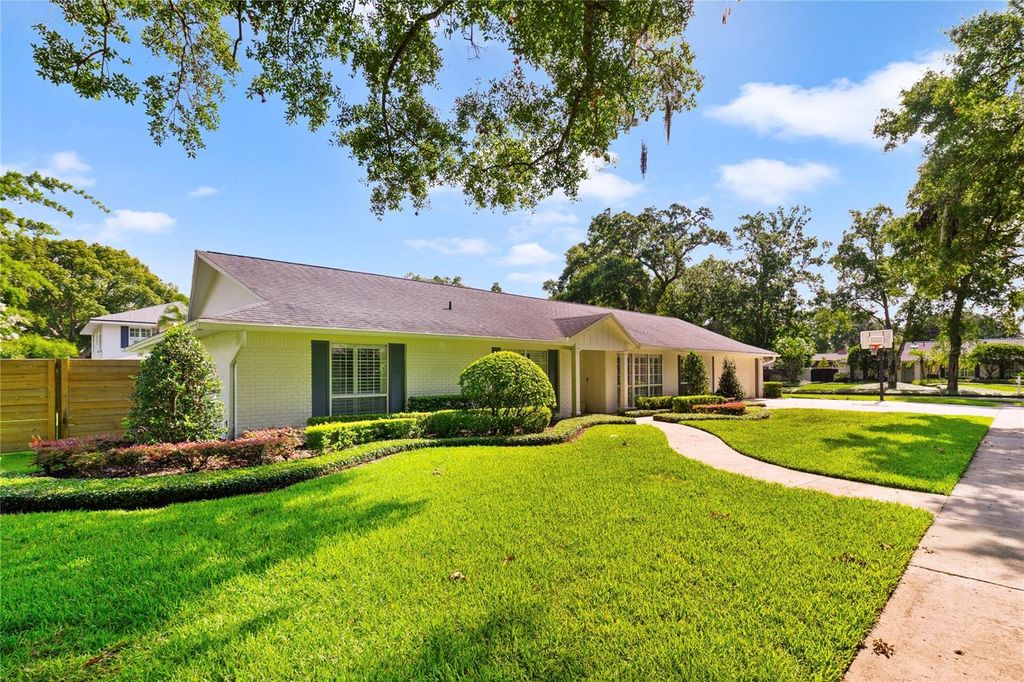 Image 2 of property listing at 1615 KING ARTHUR CIRCLE, Maitland, FL 32751